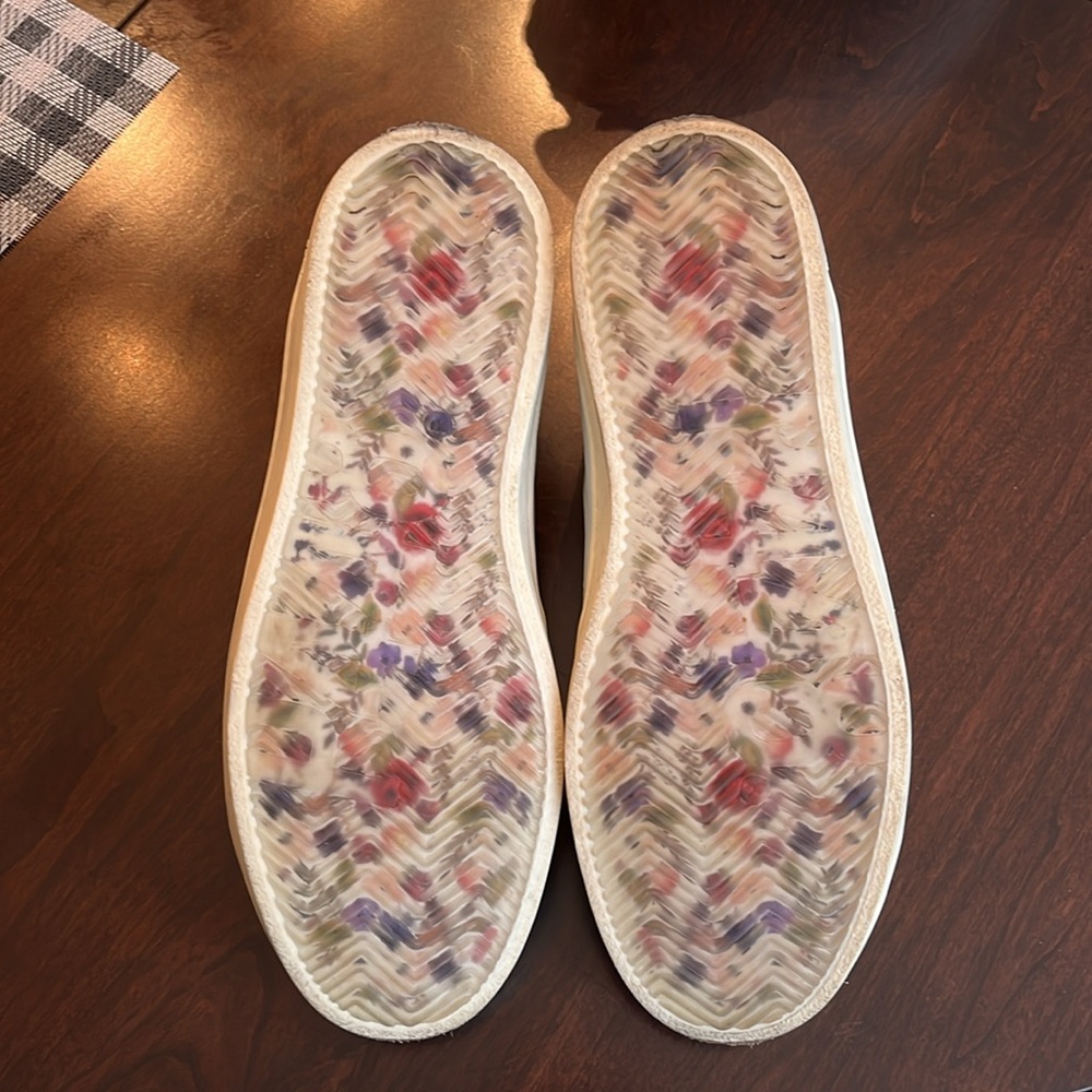 p448 Women’s sneaker. John Floral. Size 38. - Picture 4 of 5